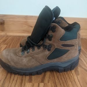 Merrell Hiking Eagle Tan Ankle Boots